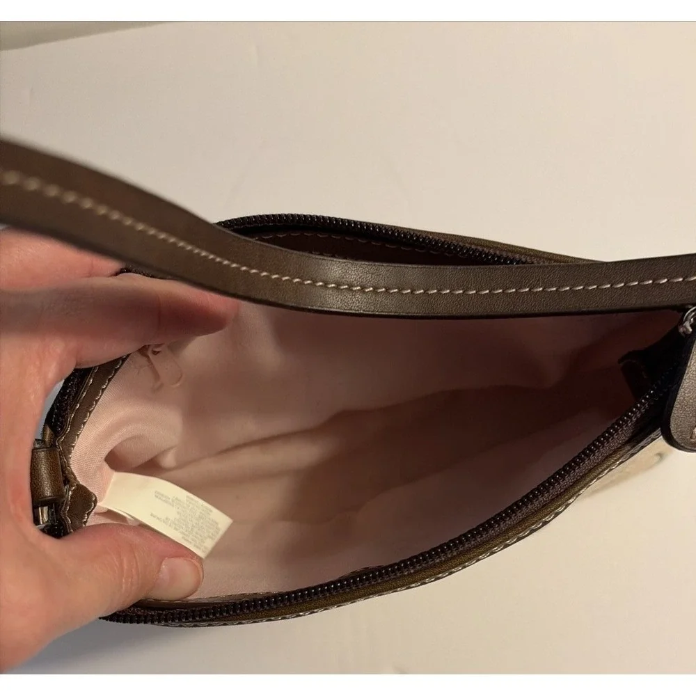 Liz Claiborne zipper closure